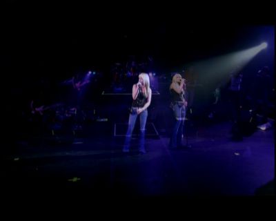 DailyDuff-dot-nl_GirlCanRockDVD-LiveInConcert0460.jpg