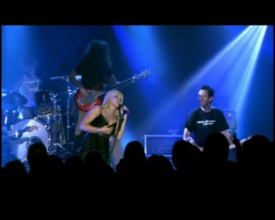 DailyDuff-dot-nl_GirlCanRockDVD-LiveInConcert0480.jpg