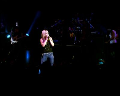 DailyDuff-dot-nl_GirlCanRockDVD-LiveInConcert0516.jpg