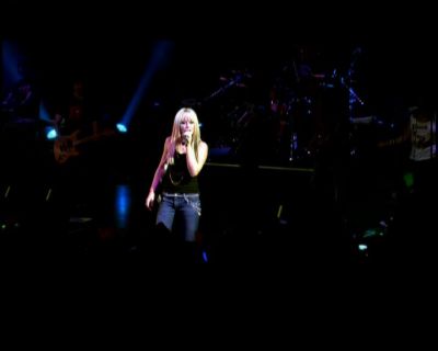 DailyDuff-dot-nl_GirlCanRockDVD-LiveInConcert0517.jpg