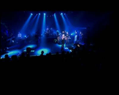 DailyDuff-dot-nl_GirlCanRockDVD-LiveInConcert0520.jpg