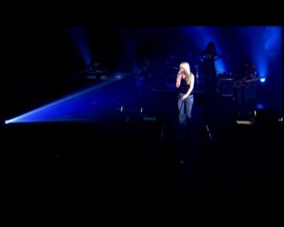 DailyDuff-dot-nl_GirlCanRockDVD-LiveInConcert0623.jpg