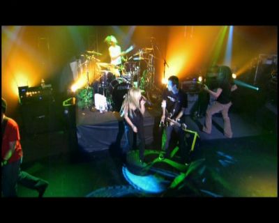 DailyDuff-dot-nl_GirlCanRockDVD-LiveInConcert0824.jpg