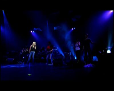 DailyDuff-dot-nl_GirlCanRockDVD-LiveInConcert1028.jpg