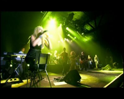 DailyDuff-dot-nl_GirlCanRockDVD-LiveInConcert1431.jpg