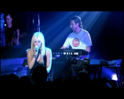 DailyDuff-dot-nl_GirlCanRockDVD-LiveInConcert1534.jpg