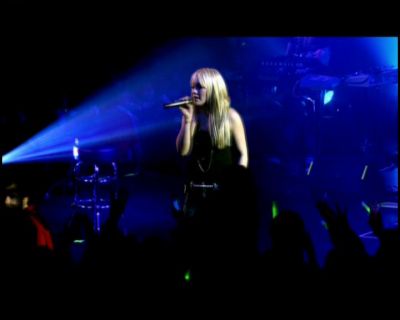 DailyDuff-dot-nl_GirlCanRockDVD-LiveInConcert1589.jpg