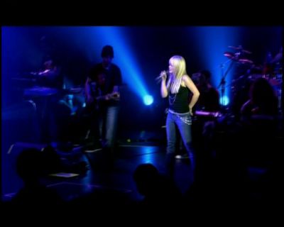 DailyDuff-dot-nl_GirlCanRockDVD-LiveInConcert1611.jpg