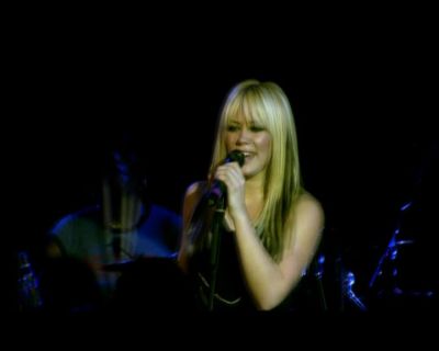 DailyDuff-dot-nl_GirlCanRockDVD-LiveInConcert2444.jpg