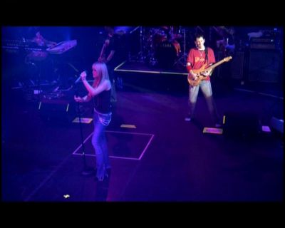 DailyDuff-dot-nl_GirlCanRockDVD-LiveInConcert2485.jpg