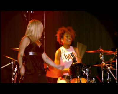 DailyDuff-dot-nl_GirlCanRockDVD-LiveInConcert2577.jpg