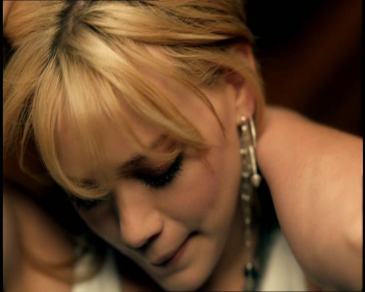 DailyDuff-dot-nl_GirlCanRockDVD-MusicVideoSoYesterday0019.jpg