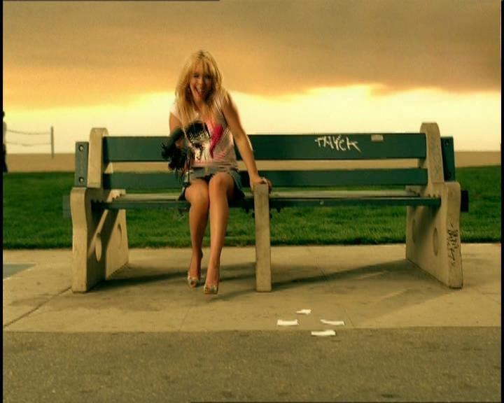 DailyDuff-dot-nl_GirlCanRockDVD-MusicVideoSoYesterday0030.jpg