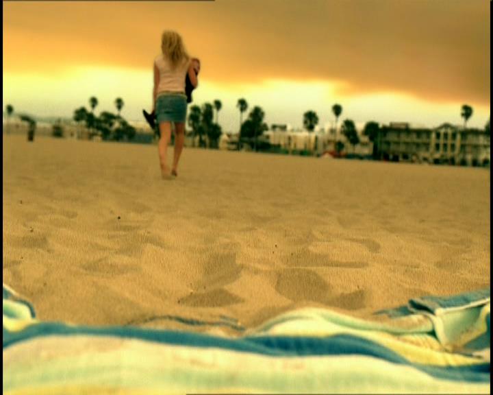 DailyDuff-dot-nl_GirlCanRockDVD-MusicVideoSoYesterday0038.jpg