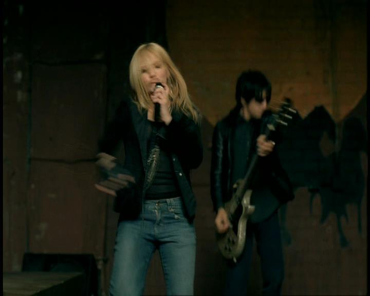 DailyDuff-dot-nl_GirlCanRockDVD-MusicVideoSoYesterday0041.jpg