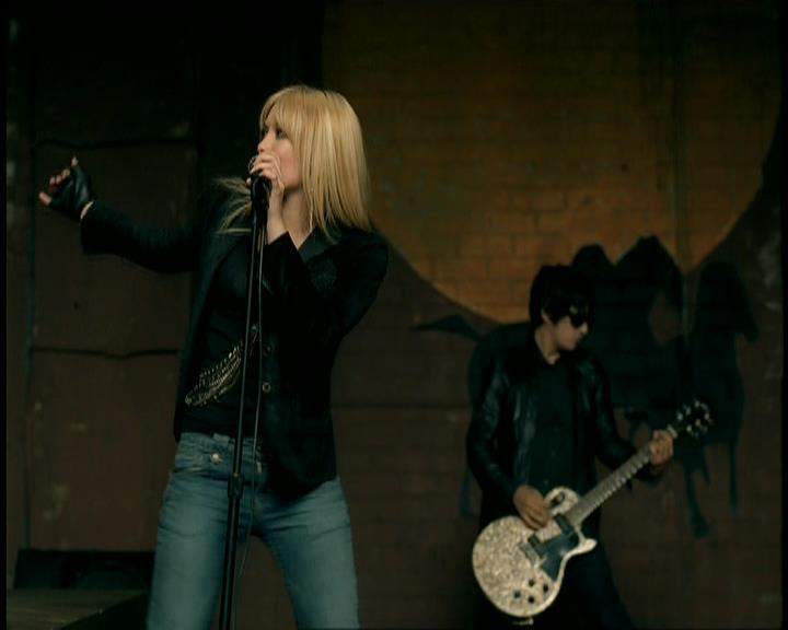 DailyDuff-dot-nl_GirlCanRockDVD-MusicVideoSoYesterday0043.jpg