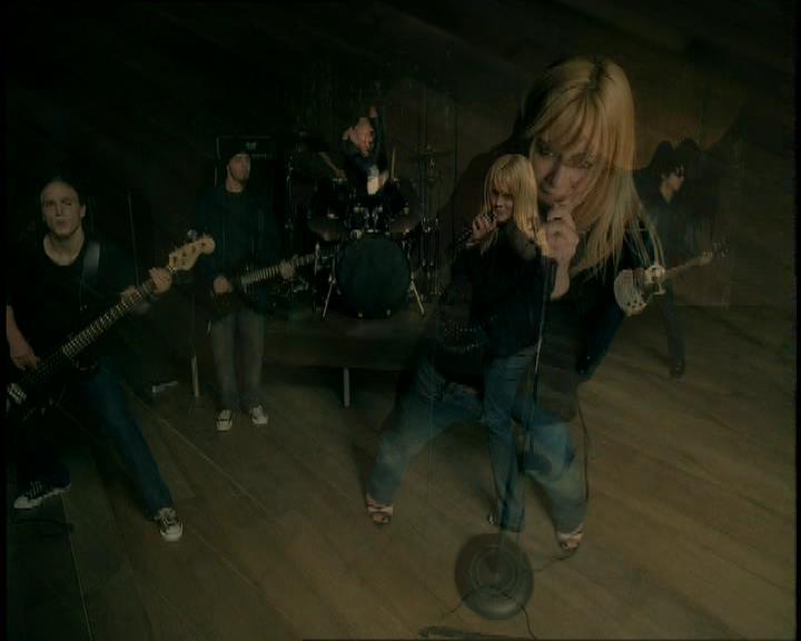 DailyDuff-dot-nl_GirlCanRockDVD-MusicVideoSoYesterday0045.jpg