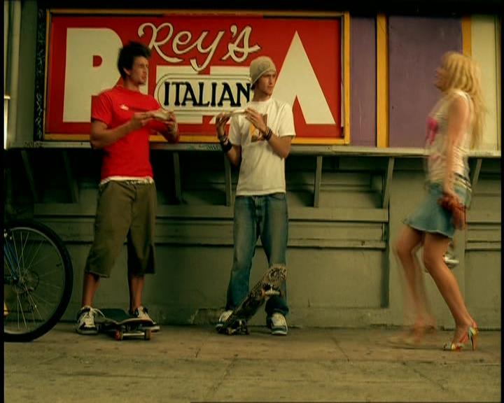 DailyDuff-dot-nl_GirlCanRockDVD-MusicVideoSoYesterday0054.jpg