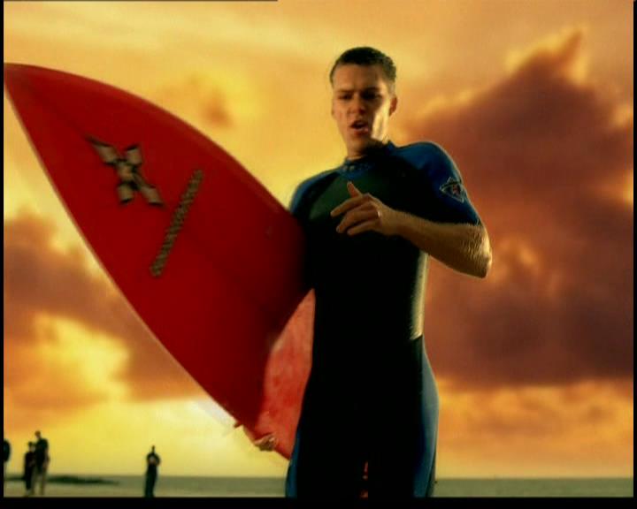 DailyDuff-dot-nl_GirlCanRockDVD-MusicVideoSoYesterday0068.jpg
