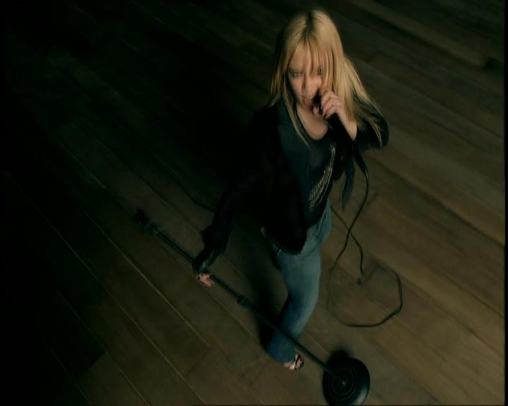 DailyDuff-dot-nl_GirlCanRockDVD-MusicVideoSoYesterday0071.jpg