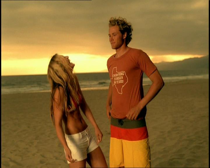DailyDuff-dot-nl_GirlCanRockDVD-MusicVideoSoYesterday0093.jpg