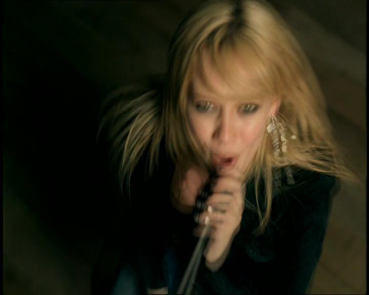 DailyDuff-dot-nl_GirlCanRockDVD-MusicVideoSoYesterday0114.jpg