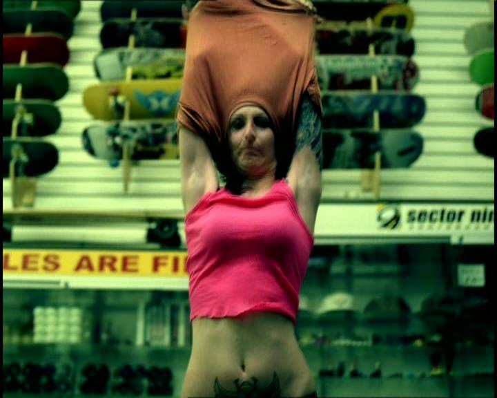 DailyDuff-dot-nl_GirlCanRockDVD-MusicVideoSoYesterday0140.jpg