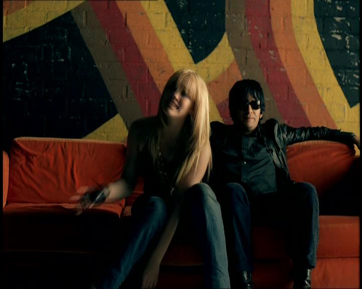 DailyDuff-dot-nl_GirlCanRockDVD-MusicVideoSoYesterday0144.jpg