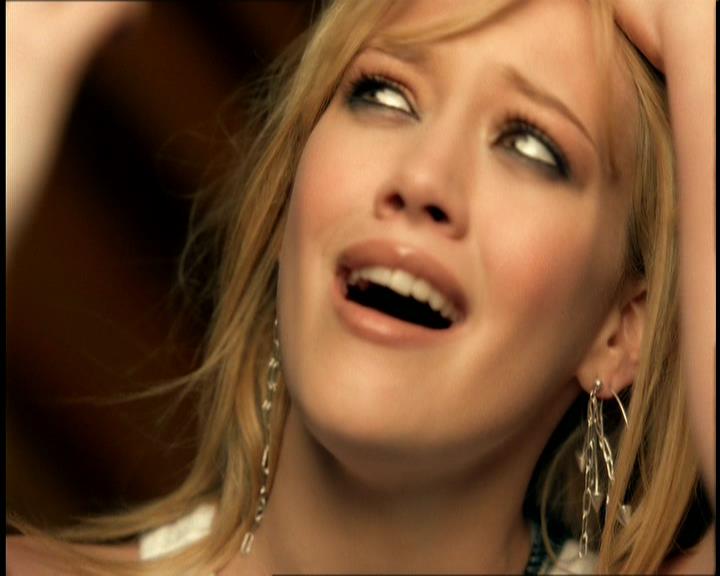 DailyDuff-dot-nl_GirlCanRockDVD-MusicVideoSoYesterday0145.jpg