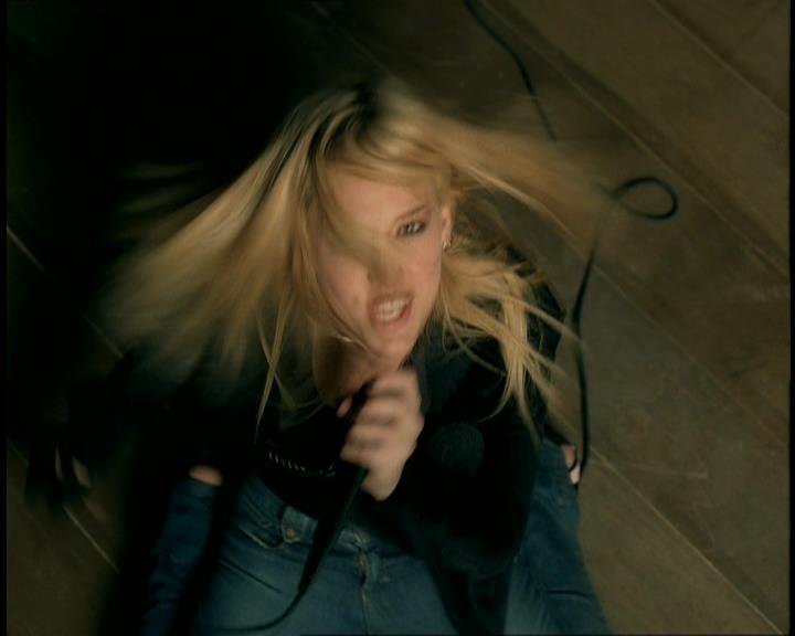 DailyDuff-dot-nl_GirlCanRockDVD-MusicVideoSoYesterday0154.jpg