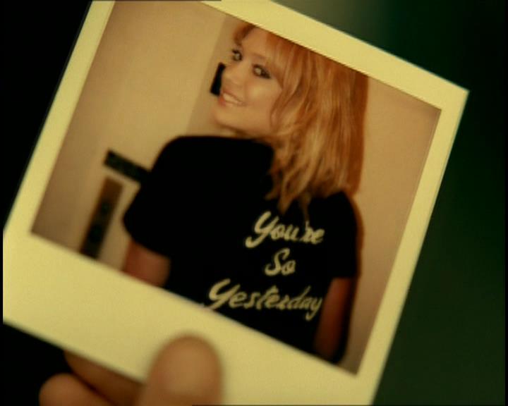 DailyDuff-dot-nl_GirlCanRockDVD-MusicVideoSoYesterday0194.jpg