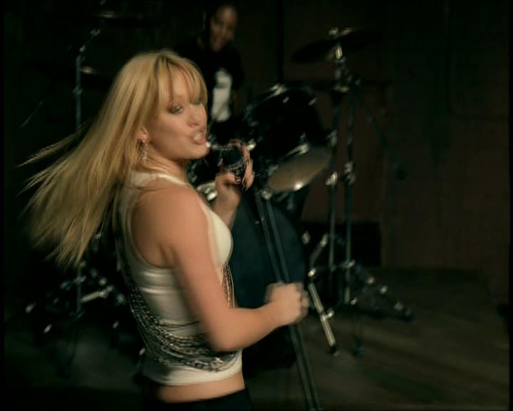 DailyDuff-dot-nl_GirlCanRockDVD-MusicVideoSoYesterday0198.jpg