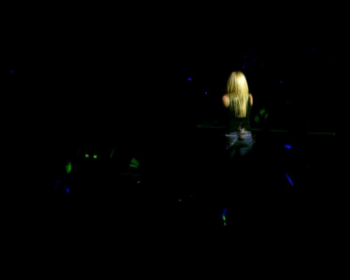 DailyDuff-dot-nl_GirlCanRockDVD-MusicVideoSoYesterdayLive0002.jpg