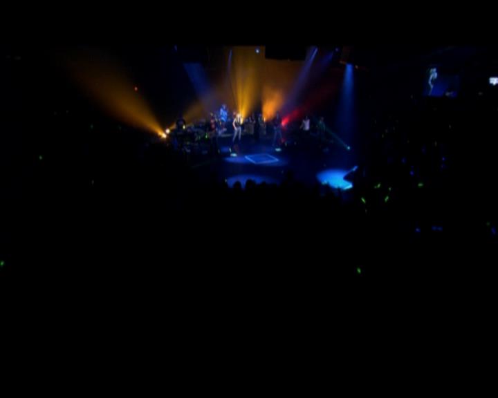 DailyDuff-dot-nl_GirlCanRockDVD-MusicVideoSoYesterdayLive0018.jpg