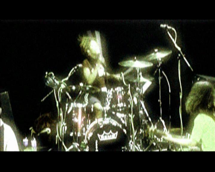 DailyDuff-dot-nl_GirlCanRockDVD-MusicVideoSoYesterdayLive0042.jpg