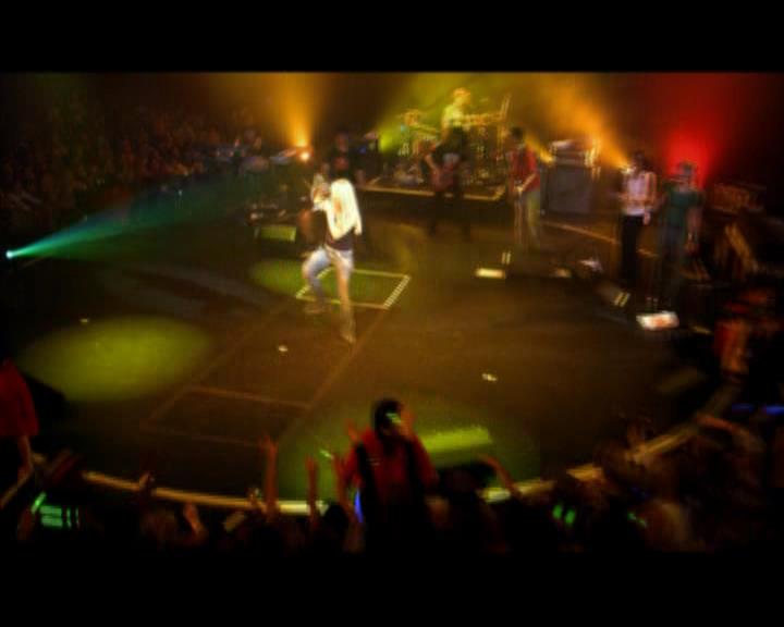 DailyDuff-dot-nl_GirlCanRockDVD-MusicVideoSoYesterdayLive0044.jpg
