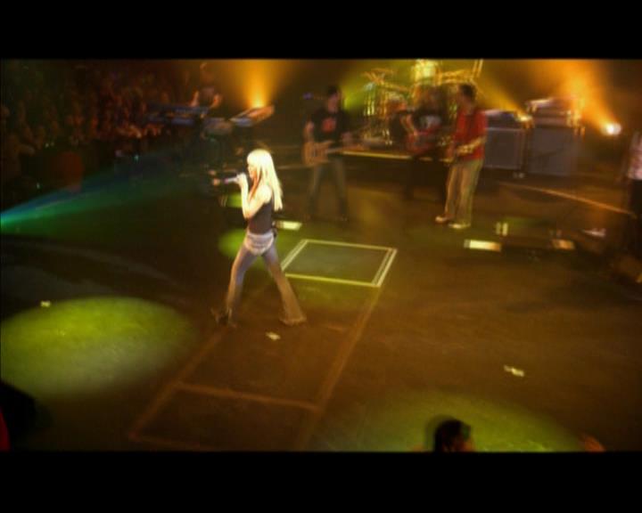 DailyDuff-dot-nl_GirlCanRockDVD-MusicVideoSoYesterdayLive0045.jpg