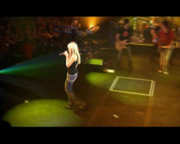 DailyDuff-dot-nl_GirlCanRockDVD-MusicVideoSoYesterdayLive0046.jpg
