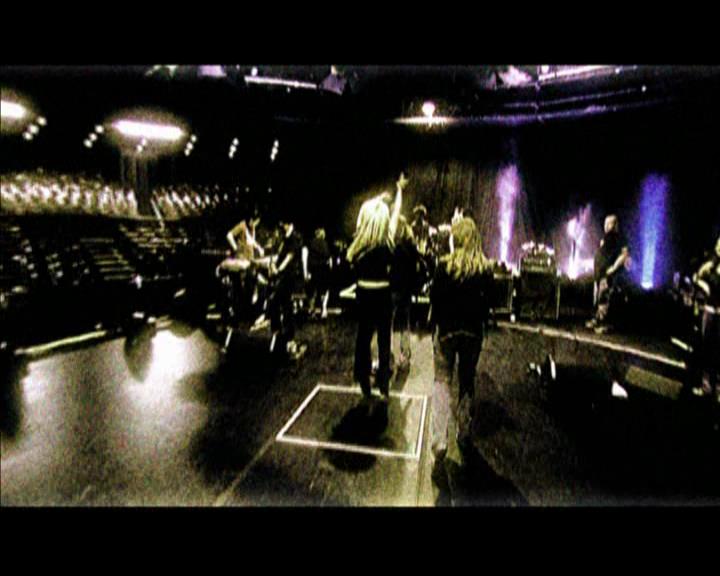 DailyDuff-dot-nl_GirlCanRockDVD-MusicVideoSoYesterdayLive0049.jpg