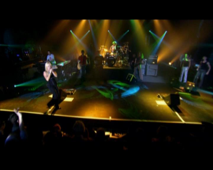 DailyDuff-dot-nl_GirlCanRockDVD-MusicVideoSoYesterdayLive0063.jpg