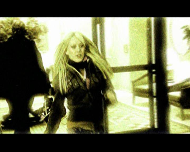 DailyDuff-dot-nl_GirlCanRockDVD-MusicVideoSoYesterdayLive0069.jpg