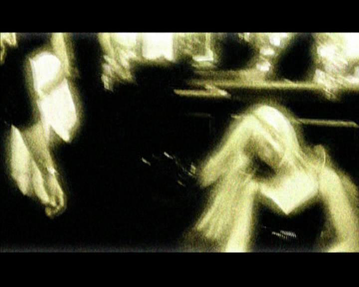 DailyDuff-dot-nl_GirlCanRockDVD-MusicVideoSoYesterdayLive0081.jpg