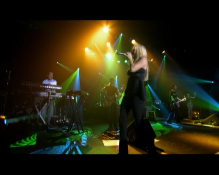 DailyDuff-dot-nl_GirlCanRockDVD-MusicVideoSoYesterdayLive0147.jpg