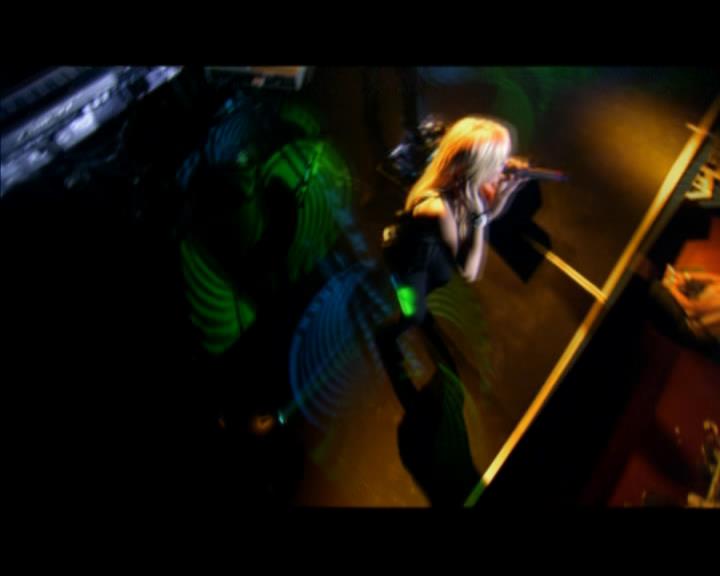 DailyDuff-dot-nl_GirlCanRockDVD-MusicVideoSoYesterdayLive0150.jpg