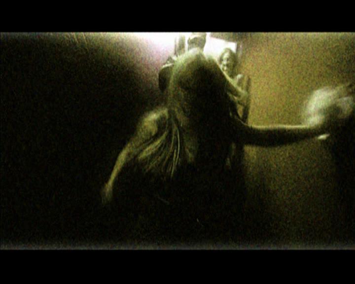 DailyDuff-dot-nl_GirlCanRockDVD-MusicVideoSoYesterdayLive0154.jpg