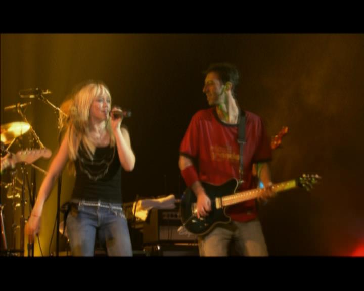 DailyDuff-dot-nl_GirlCanRockDVD-MusicVideoSoYesterdayLive0162.jpg