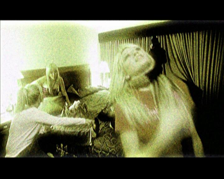 DailyDuff-dot-nl_GirlCanRockDVD-MusicVideoSoYesterdayLive0167.jpg