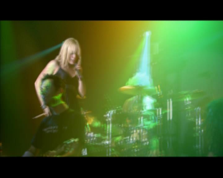 DailyDuff-dot-nl_GirlCanRockDVD-MusicVideoSoYesterdayLive0172.jpg