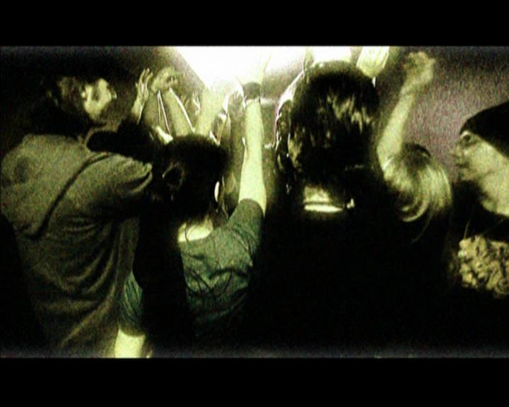 DailyDuff-dot-nl_GirlCanRockDVD-MusicVideoSoYesterdayLive0184.jpg