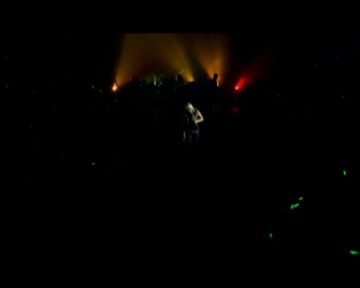 DailyDuff-dot-nl_GirlCanRockDVD-MusicVideoSoYesterdayLive0205.jpg
